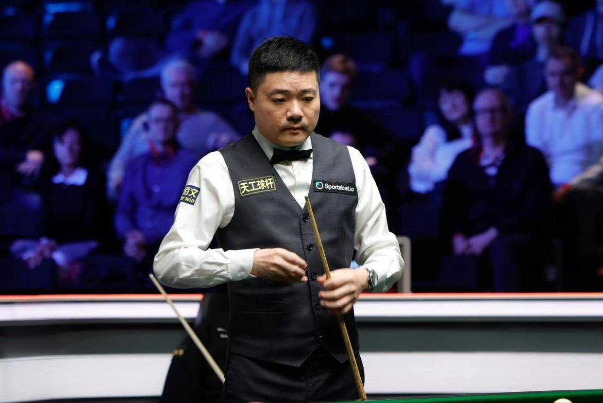 接下来的比, em, 伯逊和斯佳 接下来的比, em, 伯逊和斯佳