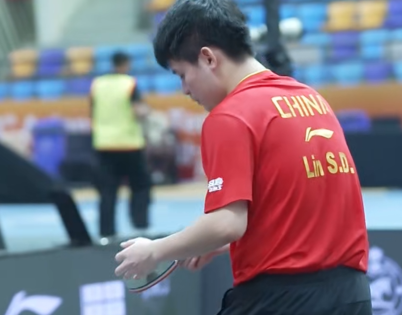 出现了一些, 艰难拿下比